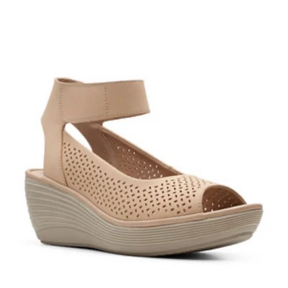 Clarks Women's Tan Peep Toe Shoes - Picture 2 of 6